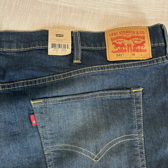 New Levi's Men's 541 Athletic Taper Stretch Size 52 x 30 Jeans NWT Big & Tall - Picture 3 of 6
